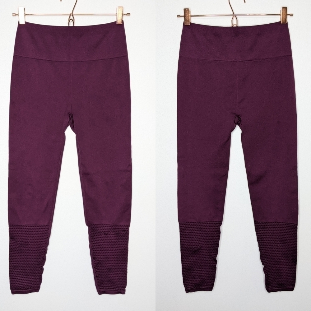 ✨3/$15 Fabletics plum purple workout legging XS
